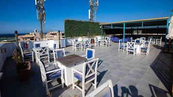 تناول الطعام بالخارج