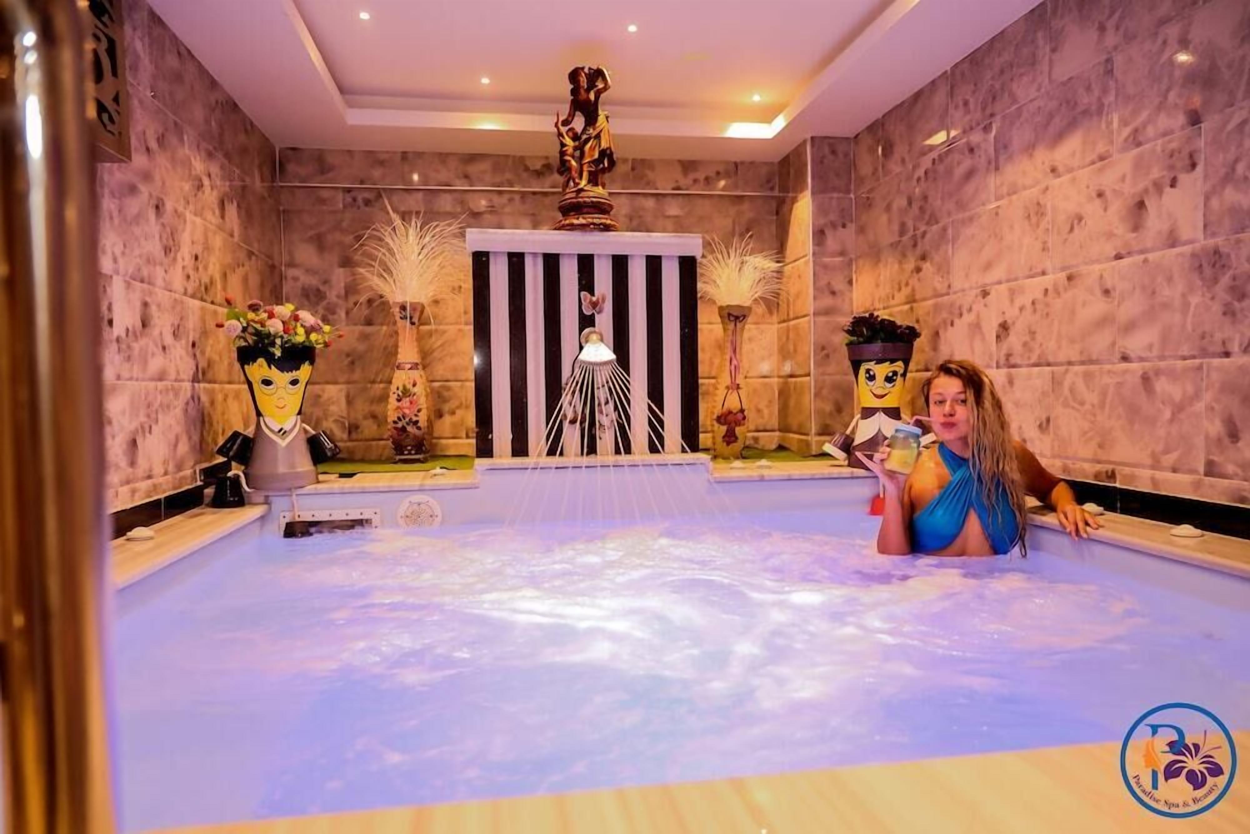 المنشأة من الداخل