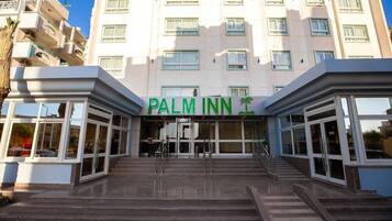 تفاصيل الفندق من الخارج