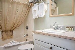 Bathroom - Historic Hotel Condon (Condon)