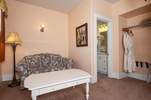 Living area - Historic Hotel Condon (Condon)