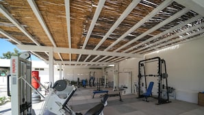 An outdoor gym with various exercise equipment, including a leg press machine and a squat rack. - Futura Club Acqua Di Venere (Capaccio-Paestum)