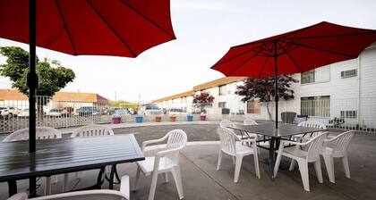 OYO Hotel Hermiston OR Downtown
