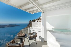 Outdoor spa tub - Aqua Luxury Suites (Corfu)