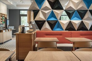 Dining - Holiday Inn Express Marne la Vallee Val d Europe an IHG Hotel (Bailly-Romainvilliers)