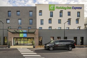 Exterior - Holiday Inn Express Marne la Vallee Val d Europe an IHG Hotel (Bailly-Romainvilliers)