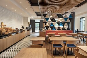 Dining - Holiday Inn Express Marne la Vallee Val d Europe an IHG Hotel (Bailly-Romainvilliers)