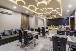 Dining - Hotel Five Elements (Visakhapatnam)