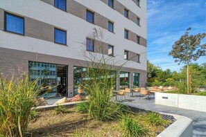 Outdoor dining - Nyce Hotel Ulm (Ulm)