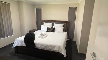 4 bedrooms, iron/ironing board, WiFi, bed sheets