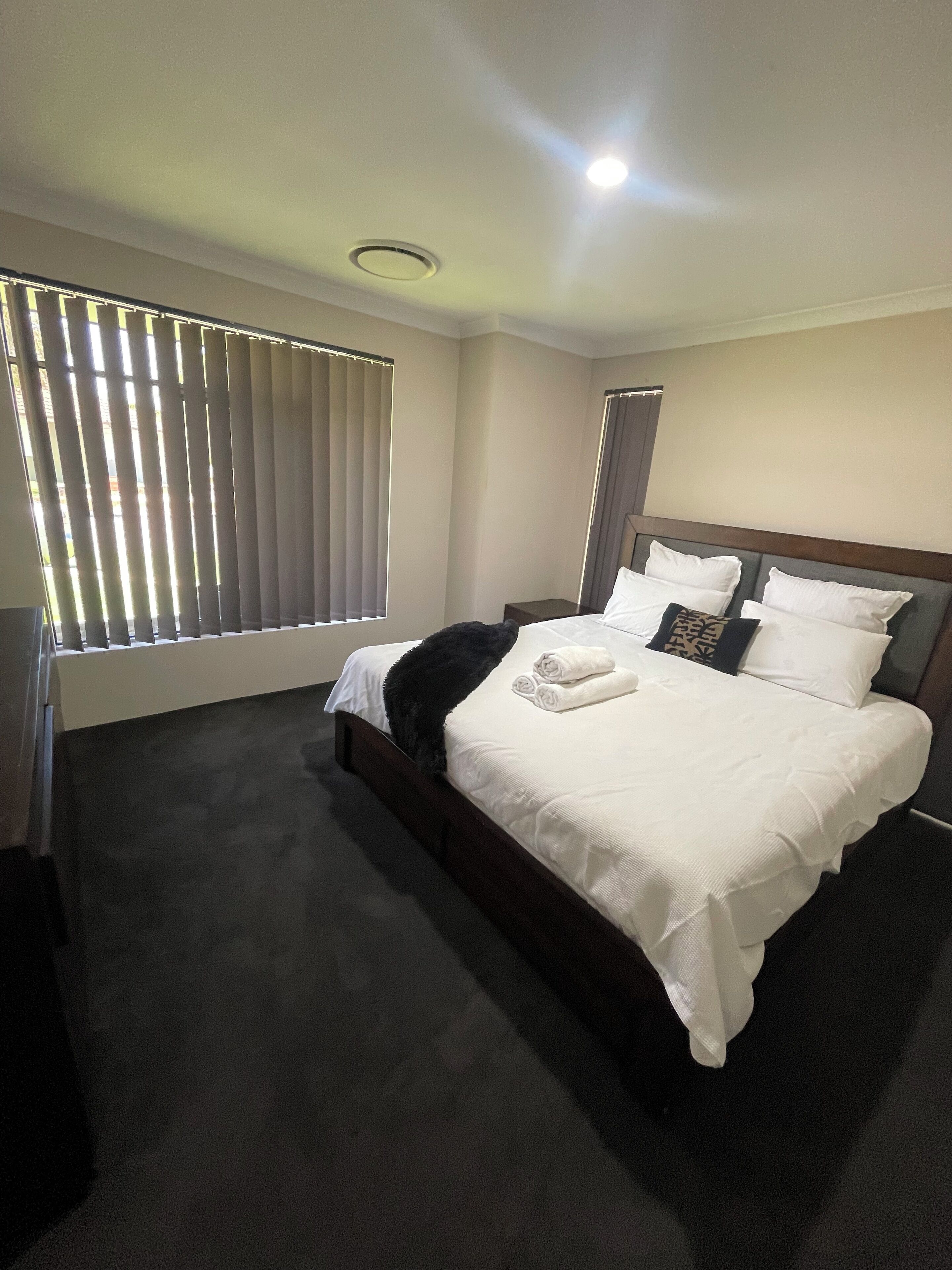 4 bedrooms, iron/ironing board, WiFi, bed sheets