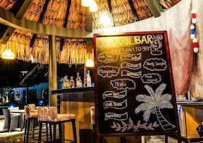 Bar (trong khuôn viên)