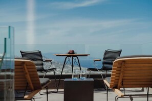Outdoor dining - Apikia Santorini Suites - Adults Only (Santorini)