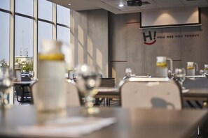 Meeting facility - H! Hotel Senen (Jakarta)