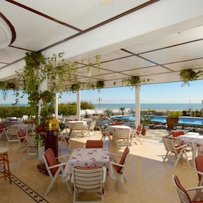 Outdoor dining - Hotel Beny (Jesolo)