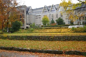 Property grounds - St.-michaels-heim Jugendgastehaus & Hotel (Berlin)