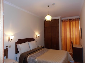 Unclassified image, 2 of 40, button - Hotel S Marino (Porto)