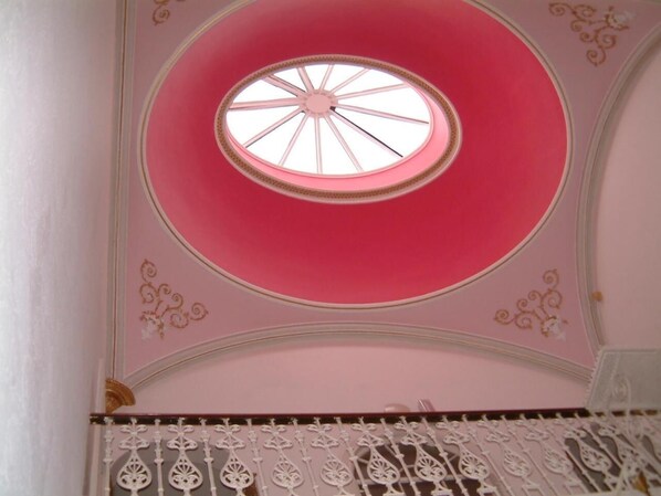 المنشأة من الداخل