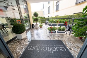 Perincian bahagian luar