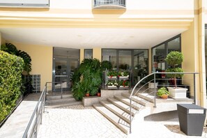 Perincian bahagian luar