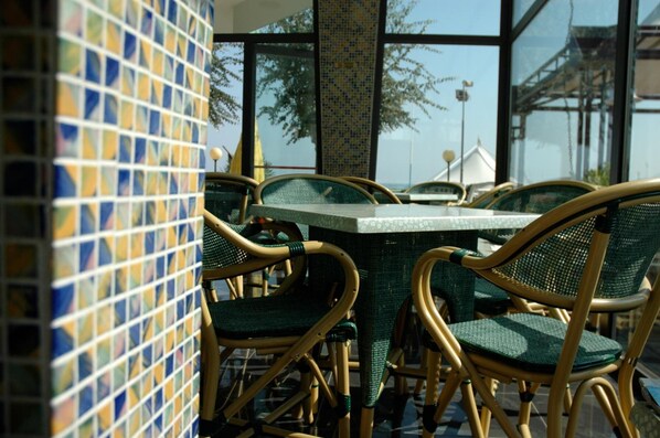 Outdoor dining - Hotel Gradara (Bellaria-Igea Marina)
