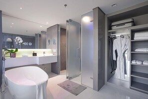 Bathroom - Suryaa Hotel Pinhais (Pinhais)