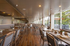 Dining - Suryaa Hotel Pinhais (Pinhais)