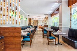 Dining - 7 Apple Hotel Vimannagar, Pune (Pune)