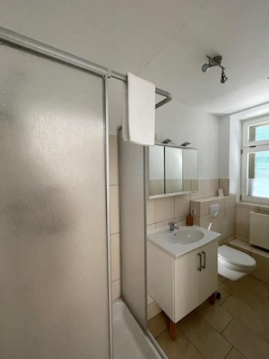 Bathroom - Bahnhof Balingen Hotel (Balingen)