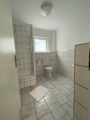 Bathroom - Hotel Tyros am Weidendamm (Hannover)