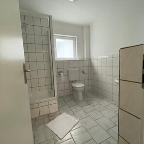 Bathroom - Hotel Tyros am Weidendamm (Hannover)