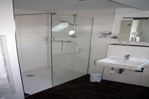 Bathroom - Lahn Hotel (Biedenkopf)
