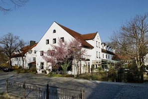 Exterior - Hotel Gasthof zur Muhle (Ismaning)