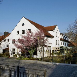Exterior - Hotel Gasthof zur Muhle (Ismaning)