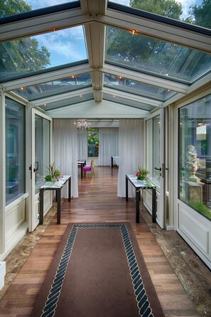 Outdoor dining - Campus Garden Businesshotel (Iserlohn)