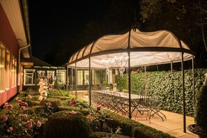 Tempat makan outdoor