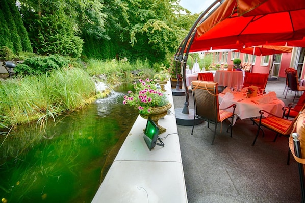 Outdoor dining - Campus Garden Businesshotel (Iserlohn)