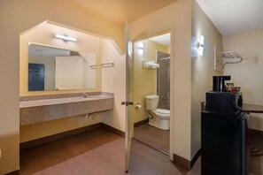 Bathroom - New Orleans East Hotel (New Orleans)