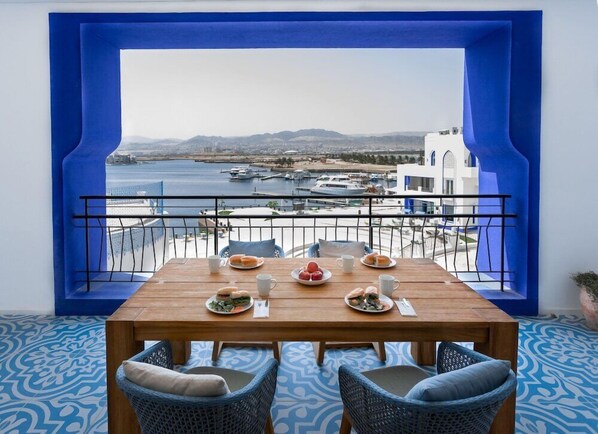 Outdoor dining - Cloud7 Residence Ayla Aqaba (Aqaba)
