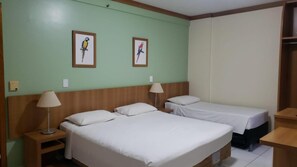 A hotel room with two single beds, a wooden headboard, a nightstand with a lamp, and two framed pictures on the wall. - Suite Para ATE 4 Pessoas EM Golden Dolphin Grande Hotel Piscina 24h (Caldas Novas)