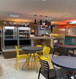 Dining - Suite Para ATE 4 Pessoas EM Golden Dolphin Grande Hotel Piscina 24h (Caldas Novas)