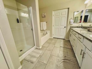 Ducha, toallas y champú