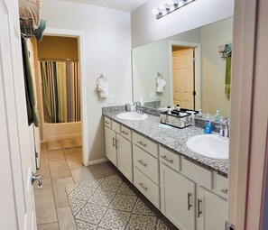 Shower, towels, shampoo