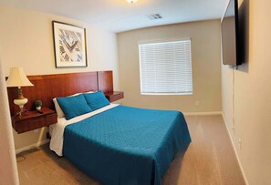 Desk, iron/ironing board, travel cot, WiFi - Gated 5BR Vegas Home • 10 Min to Strip • 2-Car Garage • Roku TVs (Las Vegas)