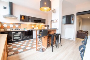 Fridge, microwave, oven, coffee/tea maker - XXL Getaway to Tours (Tours)