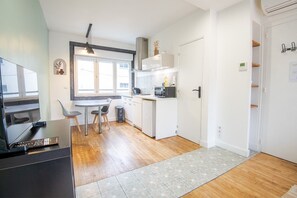 Fridge, microwave, oven, coffee/tea maker - XXL Getaway to Tours (Tours)