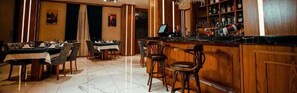 Bar (on property) - Regal Inn Hotel (Baku)