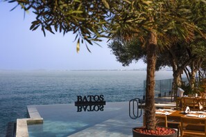 Outdoor dining - Maritim Marina Bay Resort & Casino (Vlorë)