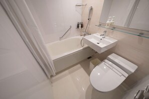 A modern bathroom with a bathtub, a sink, and a toilet. - Book Hotel Kyotokujo (Otsu)