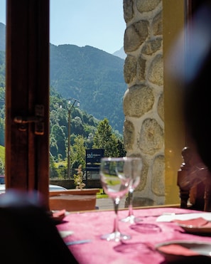 Outdoor dining - SNO Hotel Bielsa (Bielsa)